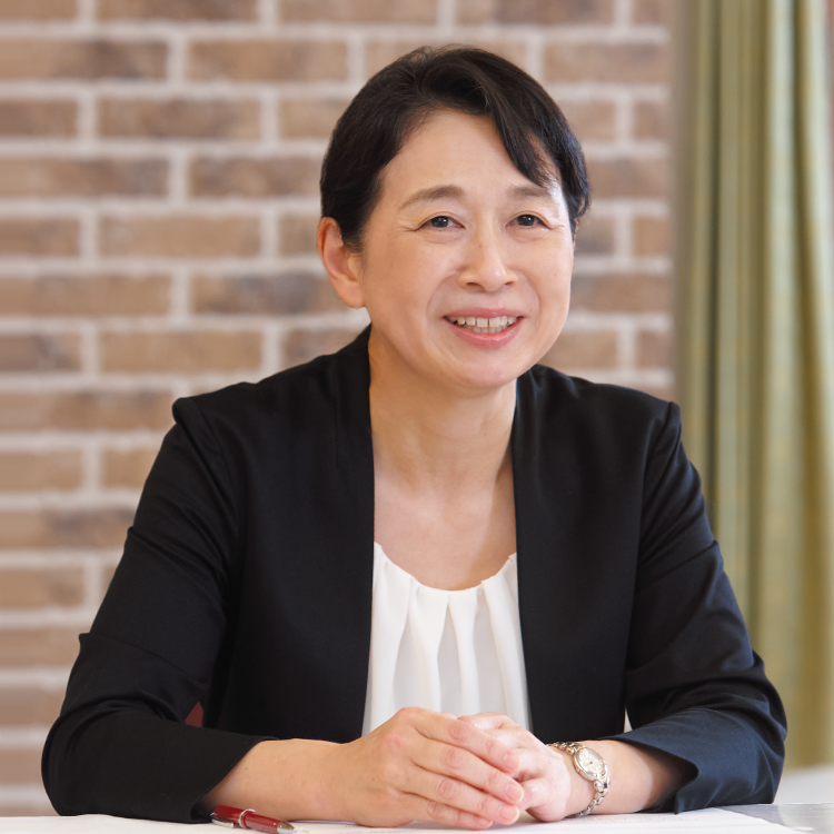 小林 由佳 先生